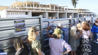Concentración en uno de los esqueletos de Costa Teguise