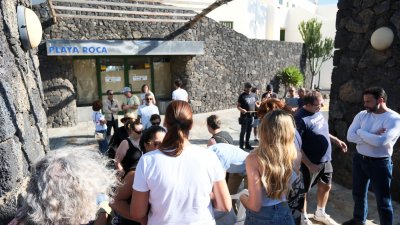 Concentración en uno de los esqueletos de Costa Teguise