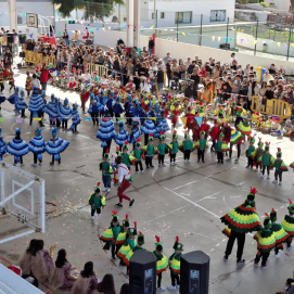Alumnos disfrazados en el CEIP César Manrique