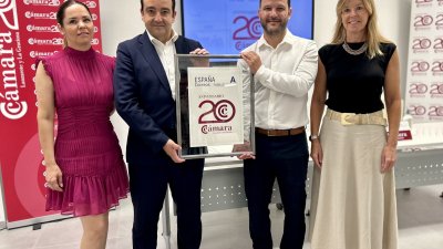 Presentación del sello conmemorativo del 20 aniversario de la Cámara de Lanzarote y La Graciosa. 
