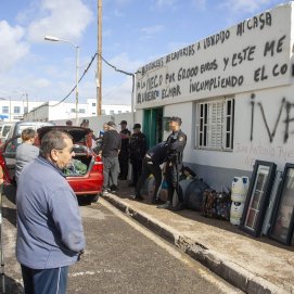 Desahucio de una familia en Arrecife (Fotos: Juan Mateos)