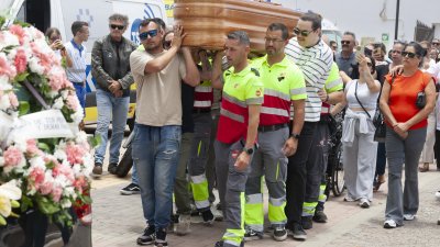 Último adiós al fallecido David Bonilla Curbelo. Fotos: Juan Mateos.
