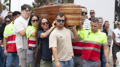 Último adiós al fallecido David Bonilla Curbelo. Fotos: Juan Mateos.