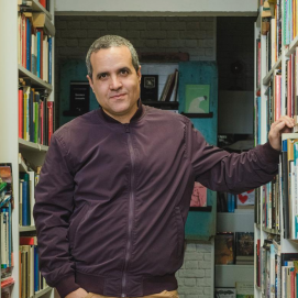 El escritor Alexis de la Cruz