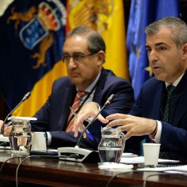 El vicepresidente Manuel Domínguez en la comision de economía. Impuestos.