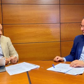 El comisionado del REF y el consejero de Educación.