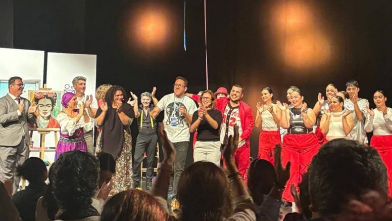 Daniel Moisés junto a parte del elenco de D&M