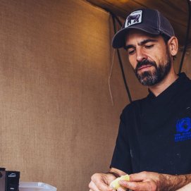 Antonio Chicón cocinando. Gastronomía.