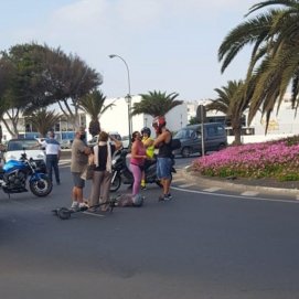 Accidente entre un patinete y un vehículo en Arrecife en una imagen de archivo.