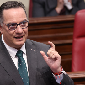 Poli Suárez, consejero de Educación, en el Parlamento