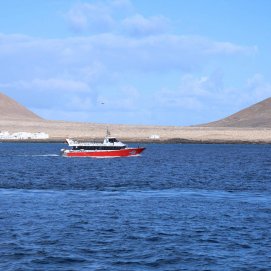 Un ferry en La Graciosa. Foto: La Voz.