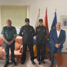 Guardias civiles y gendarmes marroquíes junto a Pedro Viera. Foto: Guardia Civil.