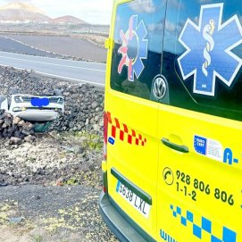 Herido tras salirse de la vía y volcar con su vehículo en la carretera de Timanfaya