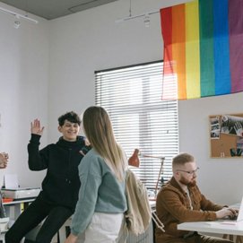 Trabajadores de una empresa con plan de igualdad para personas LGTBI. Imagen de Pixabay facilitada por Synergie.