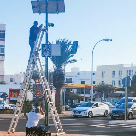 Arrecife despliega un sistema foto-rojo para detectar a los conductores que se salten los semáforos en rojo