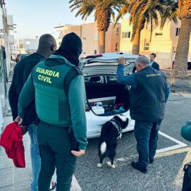 Detenido en Lanzarote un hombre por vender droga en parques y zonas de ocio de toda la isla