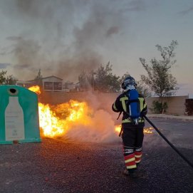 Incendio contenedores en Playa Blanca