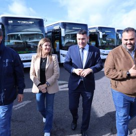 Presentación de las nuevas rutas y guaguas.