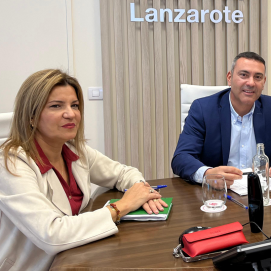 El presidente del Cabildo de Lanzarote, Oswaldo Betancort, junto a la vicepresidenta María Jesús Tovar