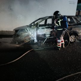 Queman dos coches de madrugada en Playa Blanca