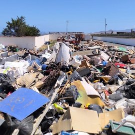 Imagen de la parte trasera del cementerio de Tinajo