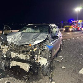 Tres heridos y un atrapado en estado crítico tras la colisión de dos coches cerca de Mala 