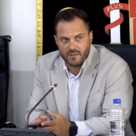 El alcalde de Arrecife, Yonathan de León, durante el pleno.