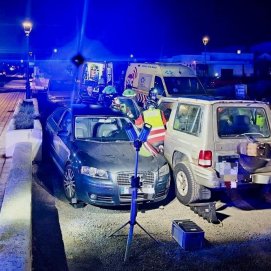 Una mujer de 50 años queda atrapada entre dos coches en Tahíche tras olvidar poner el freno de mano