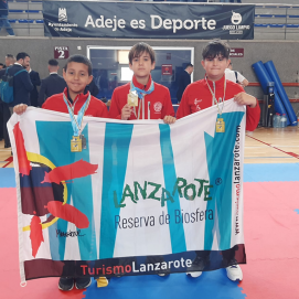 Deportistas del Club Kárate Poliarrecife