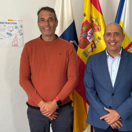 Pedro Viera junto a Alfredo Villalba, alcalde de Haría