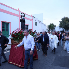  Procesión en honor a Santa Rita en Tao