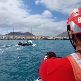 Rescatada una embarcación a la deriva frente a La Graciosa