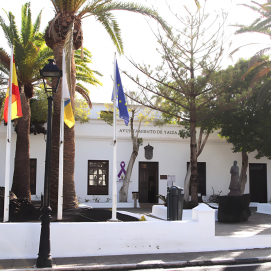 Imagen de la fachada del Ayuntamiento de Yaiza