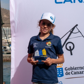 Lola Carrión Morales en la regata del Día de Canarias Optimist