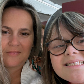 Chaxiraxi Pérez junto a su hija Saioa