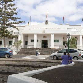 Fachada del Hospital Insular de Lanzarote. Foto: Juan Mateos.