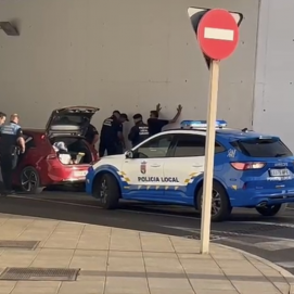 Momento de la detención en Arrecife (Foto: La Voz)