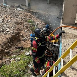 Incendio en uno de los esqueletos de Costa Teguise