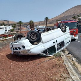 Herido tras volcar con su vehículo cerca de Uga