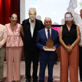 Homenaje a Francisco José Navarro en Mácher. Foto: La Voz