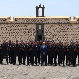 Agentes en prácticas a su llegada a la isla de Lanzarote.