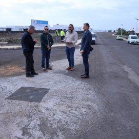 La calle Buganvillas se conecta por fin a la red pública de agua en Costa Teguise