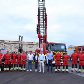 Presentaciónde nuevo vehículo de autoescala. Bomberos.