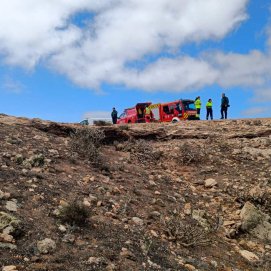 Los bomberos en el barranco de Maramajo en Teguise.