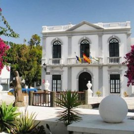 Fachada Ayuntamiento de Haría.