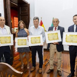 Teguise celebra los 40 años del Mercadillo de la Villa con un emotivo homenaje a sus impulsores