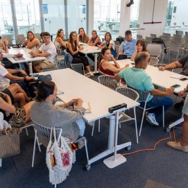 Una de las mesas redondas de la primera edición de la Universidad de Verano de Lanzarote en 2025