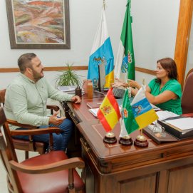 El concejal de Cultura, Javier Díaz y la alcaldesa de Teguise, Olivia Duque 