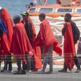 La Salvamar Al Nair rescata a los supervivientes de una neumática el 29 de julio en Lanzarote. Foto: Juan Mateos.