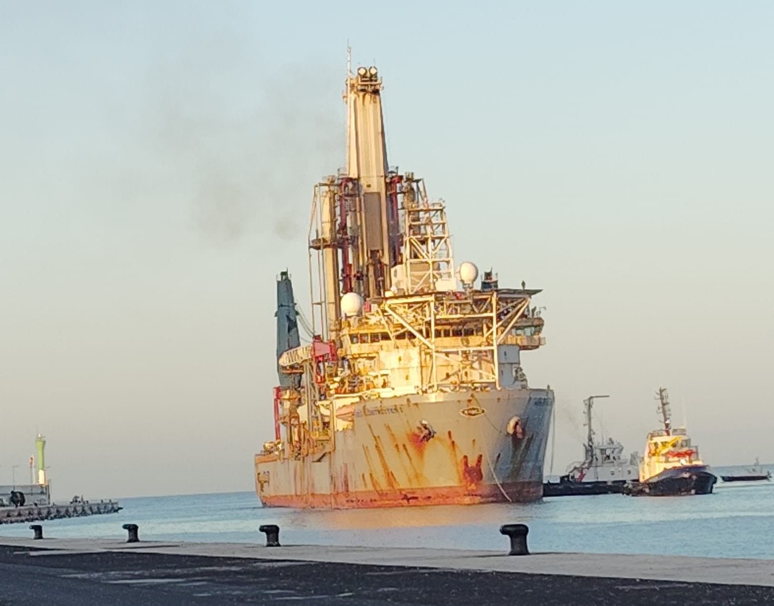 La Noble Globetrotter I en el Puerto de Arrecife